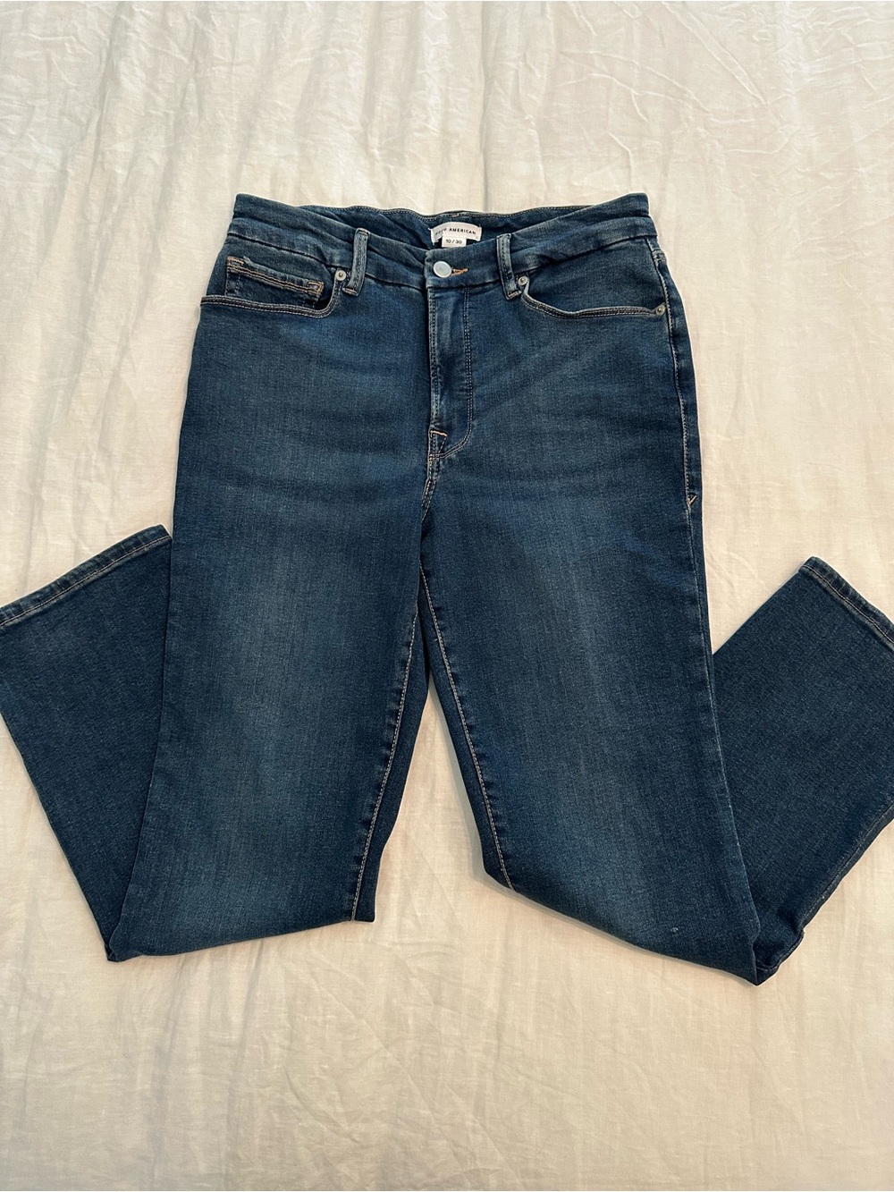 Good American Straight Leg Jeans in Medium Blue Wash